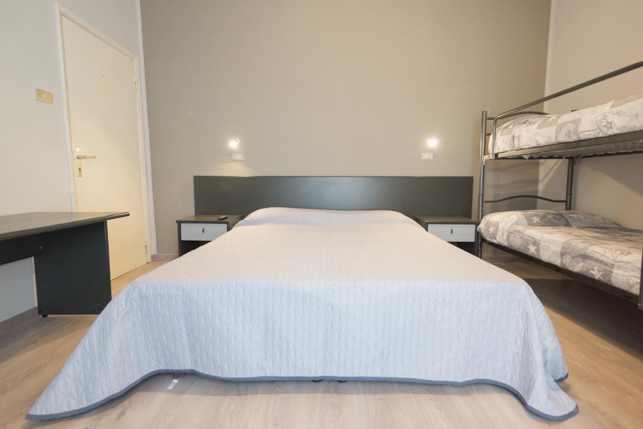 Hotel Avenusta Viserba Di Rimini Bagian luar foto