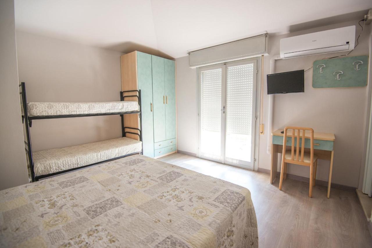Hotel Avenusta Viserba Di Rimini Bagian luar foto