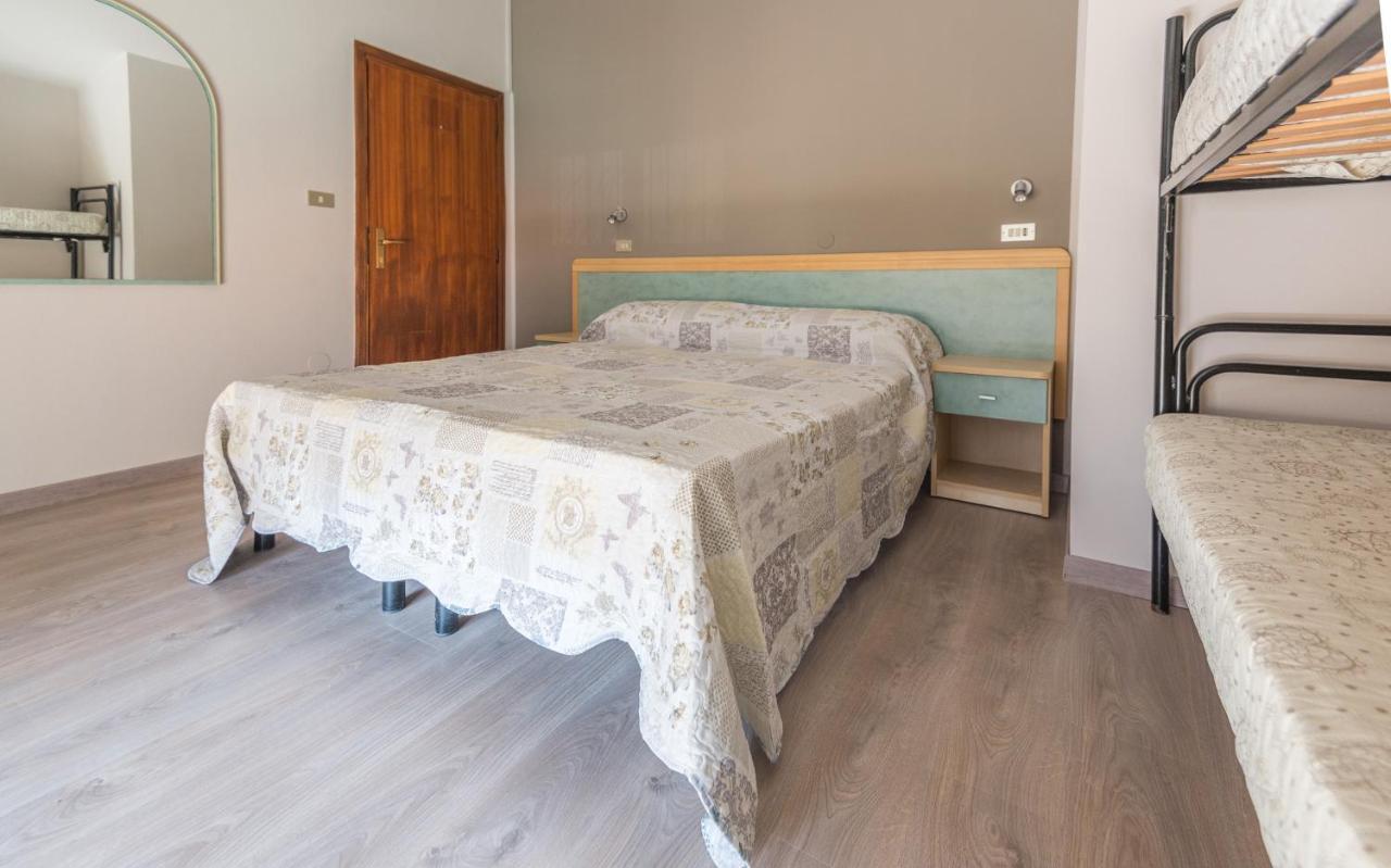 Hotel Avenusta Viserba Di Rimini Bagian luar foto