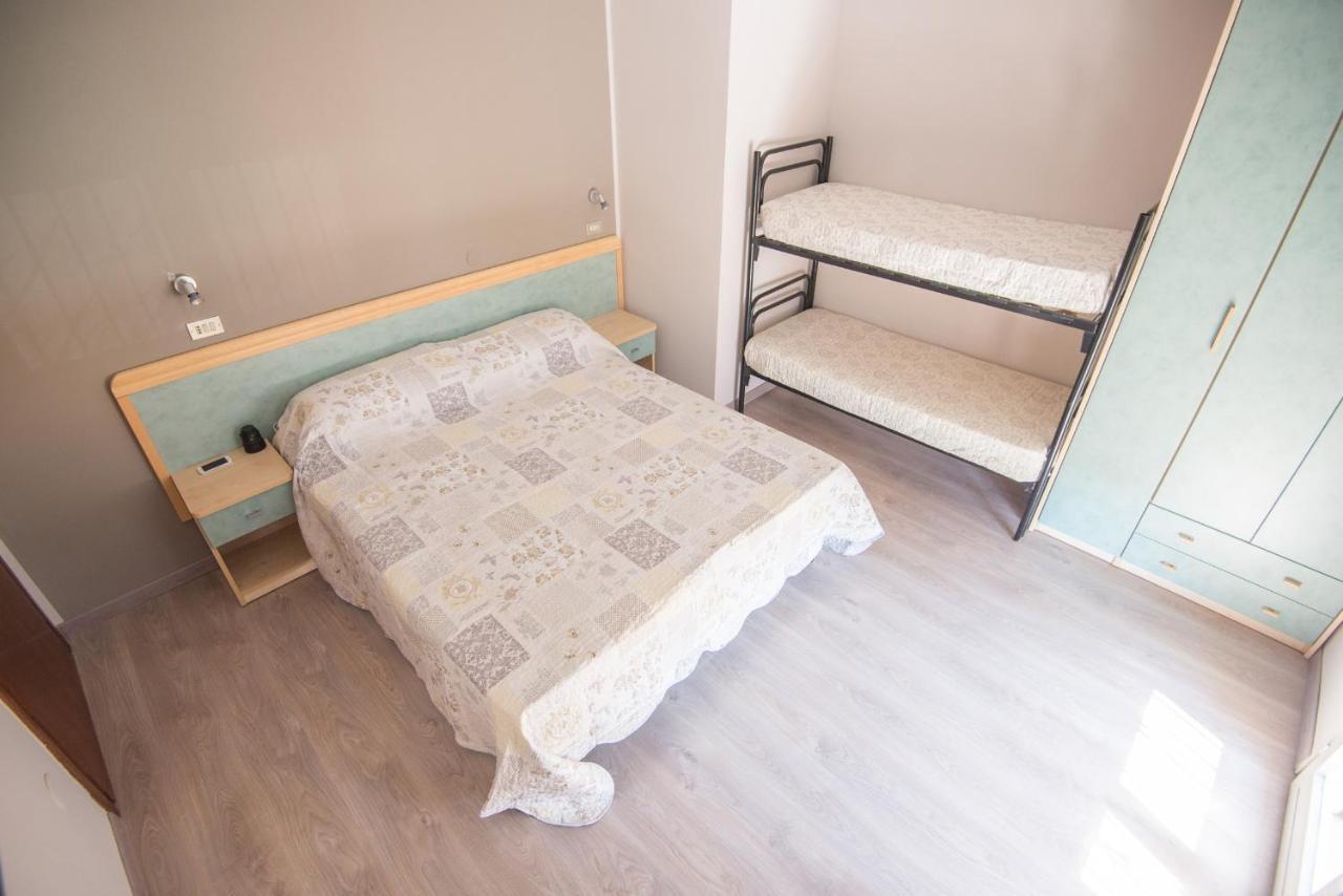 Hotel Avenusta Viserba Di Rimini Bagian luar foto