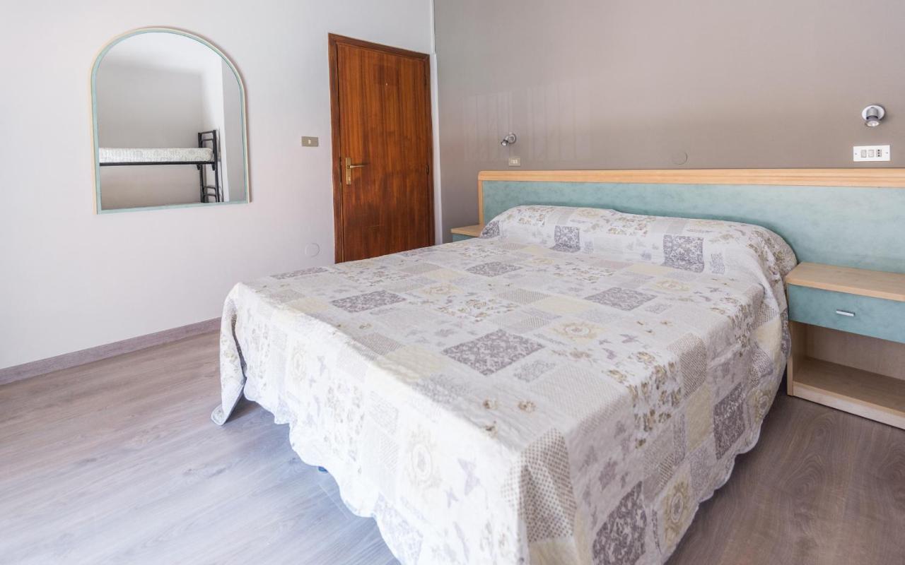 Hotel Avenusta Viserba Di Rimini Bagian luar foto